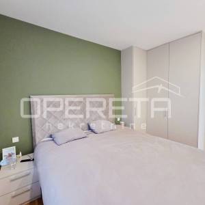 Turnić – Prostran trosoban stan s velikom terasom i pogledom na more, 2 parkirna