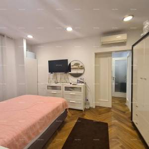 PRODAJA STANA S DVA APARTMANA – PULA
