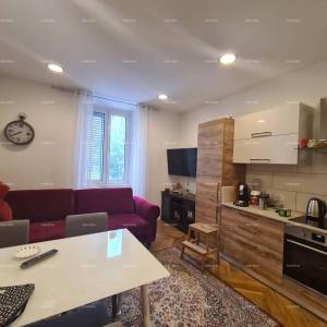 PRODAJA STANA S DVA APARTMANA – PULA