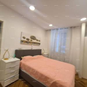 PRODAJA STANA S DVA APARTMANA – PULA