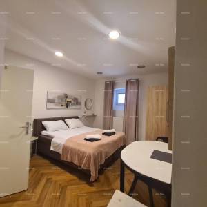PRODAJA STANA S DVA APARTMANA – PULA