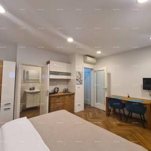 PRODAJA STANA S DVA APARTMANA – PULA