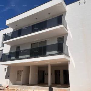 Prodaja stana s parkirnim mjestom i spremištem, odlična lokacija, Ližnjan!