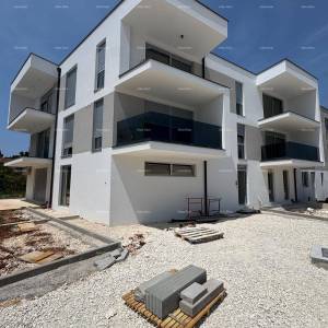 Prodaja stana s parkirnim mjestom i pogledom na more, Ližnjan!