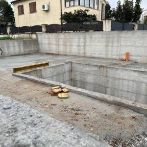 Prodaja stana u modernoj novogradnji s dva parking mjesta, Tar!