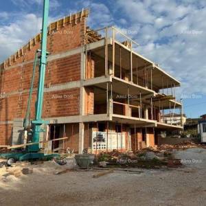 Prodaja stana u modernoj novogradnji s dva parking mjesta, Tar!