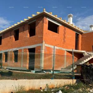 Prodaja stanova u izgradnji, 400 m od plaže i mora, Novigrad!