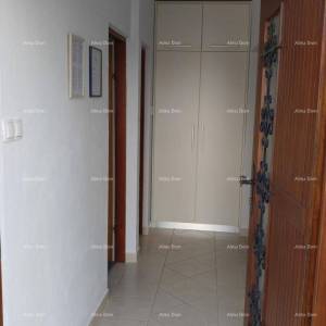 Prodaja velike, lijepe kuće sa 5 apartmana i prekrasnim pogledom na more i Krk, Novi Vinodolski!