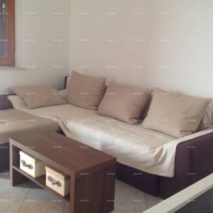 Prodaja velike, lijepe kuće sa 5 apartmana i prekrasnim pogledom na more i Krk, Novi Vinodolski!