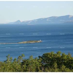 Prodaja velike, lijepe kuće sa 5 apartmana i prekrasnim pogledom na more i Krk, Novi Vinodolski!