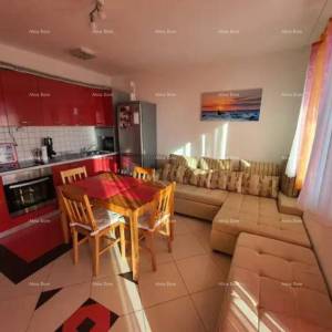 Prodaja velike, lijepe kuće sa 5 apartmana i prekrasnim pogledom na more i Krk, Novi Vinodolski!