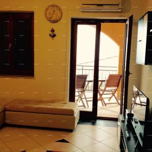 Prodaja velike, lijepe kuće sa 5 apartmana i prekrasnim pogledom na more i Krk, Novi Vinodolski!