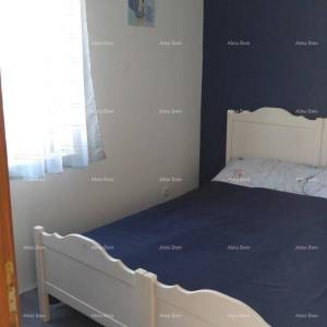 Prodaja velike, lijepe kuće sa 5 apartmana i prekrasnim pogledom na more i Krk, Novi Vinodolski!