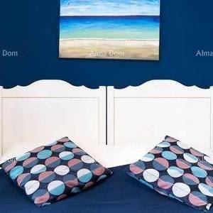 Prodaja velike, lijepe kuće sa 5 apartmana i prekrasnim pogledom na more i Krk, Novi Vinodolski!