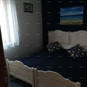 Prodaja velike, lijepe kuće sa 5 apartmana i prekrasnim pogledom na more i Krk, Novi Vinodolski!