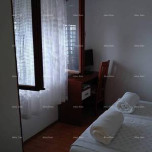 Prodaja velike, lijepe kuće sa 5 apartmana i prekrasnim pogledom na more i Krk, Novi Vinodolski!