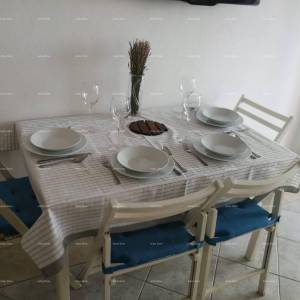 Prodaja velike, lijepe kuće sa 5 apartmana i prekrasnim pogledom na more i Krk, Novi Vinodolski!