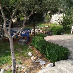 Prodaja velike, lijepe kuće sa 5 apartmana i prekrasnim pogledom na more i Krk, Novi Vinodolski!