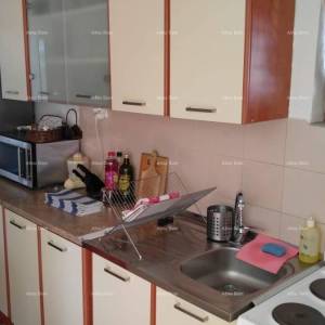 Prodaja velike, lijepe kuće sa 5 apartmana i prekrasnim pogledom na more i Krk, Novi Vinodolski!