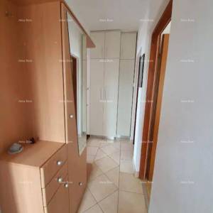 Prodaja velike, lijepe kuće sa 5 apartmana i prekrasnim pogledom na more i Krk, Novi Vinodolski!