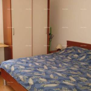 Prodaja velike, lijepe kuće sa 5 apartmana i prekrasnim pogledom na more i Krk, Novi Vinodolski!