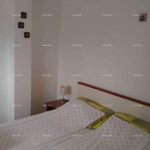 Prodaja velike, lijepe kuće sa 5 apartmana i prekrasnim pogledom na more i Krk, Novi Vinodolski!