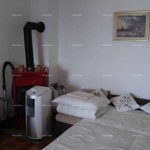 Prodaja velike, lijepe kuće sa 5 apartmana i prekrasnim pogledom na more i Krk, Novi Vinodolski!