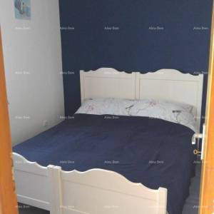 Prodaja velike, lijepe kuće sa 5 apartmana i prekrasnim pogledom na more i Krk, Novi Vinodolski!