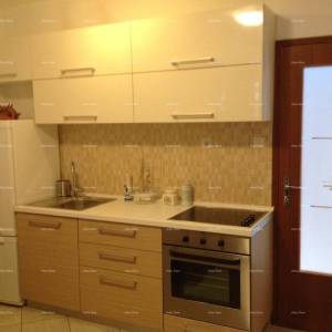 Prodaja velike, lijepe kuće sa 5 apartmana i prekrasnim pogledom na more i Krk, Novi Vinodolski!