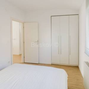 Prodaja,Crikvenica,luksuzna kuća, 4 apartmana,bazen,parking,vrt,garaža