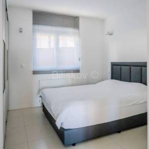 Prodaja,Crikvenica,luksuzna kuća, 4 apartmana,bazen,parking,vrt,garaža