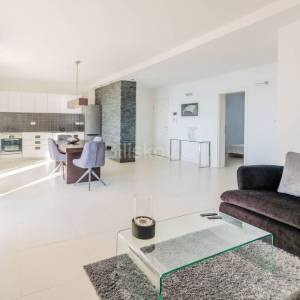 Prodaja,Crikvenica,luksuzna kuća, 4 apartmana,bazen,parking,vrt,garaža