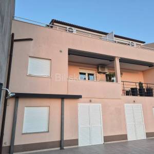 Prodaja,Crikvenica,luksuzna kuća, 4 apartmana,bazen,parking,vrt,garaža