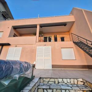 Prodaja,Crikvenica,luksuzna kuća, 4 apartmana,bazen,parking,vrt,garaža