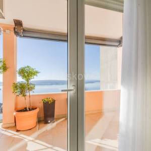 Prodaja,Crikvenica,luksuzna kuća, 4 apartmana,bazen,parking,vrt,garaža