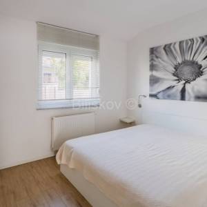 Prodaja,Crikvenica,luksuzna kuća, 4 apartmana,bazen,parking,vrt,garaža