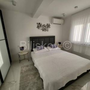 Prodaja,Crikvenica,luksuzna kuća, 4 apartmana,bazen,parking,vrt,garaža