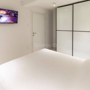 Prodaja,Crikvenica,luksuzna kuća, 4 apartmana,bazen,parking,vrt,garaža