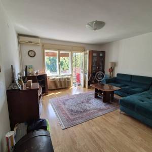 Prodaja,Maksimir,kuća u nizu na 5etaža površine 220m2,dvorište,parking