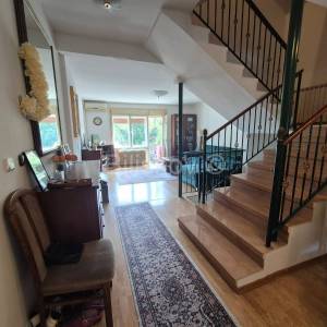 Prodaja,Maksimir,kuća u nizu na 5etaža površine 220m2,dvorište,parking