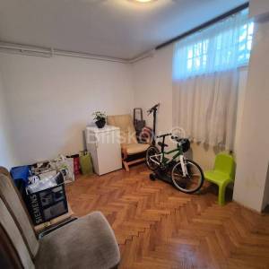 Prodaja,Maksimir,kuća u nizu na 5etaža površine 220m2,dvorište,parking