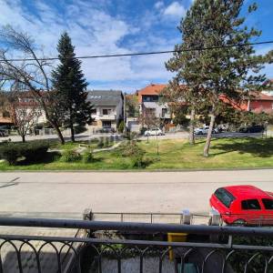 Prodaja,Maksimir,kuća u nizu na 5etaža površine 220m2,dvorište,parking