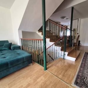 Prodaja,Maksimir,kuća u nizu na 5etaža površine 220m2,dvorište,parking