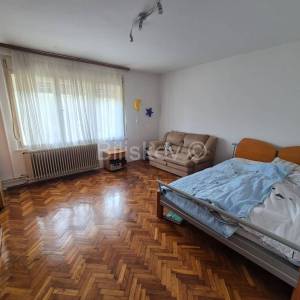 Prodaja,Maksimir,kuća u nizu na 5etaža površine 220m2,dvorište,parking