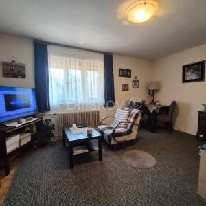 Prodaja,Maksimir,kuća u nizu na 5etaža površine 220m2,dvorište,parking