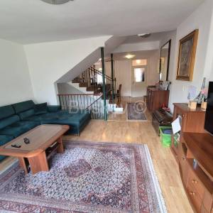 Prodaja,Maksimir,kuća u nizu na 5etaža površine 220m2,dvorište,parking