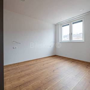 Prodaja,Mlinovi,dvojna kuća površine 152 m2,terasa,vrt,garaža,parking