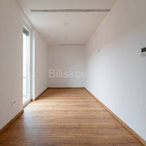 Prodaja,Mlinovi,dvojna kuća površine 152 m2,terasa,vrt,garaža,parking