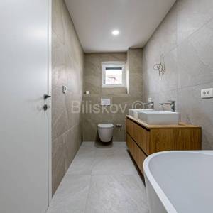 Prodaja,Mlinovi,dvojna kuća površine 152 m2,terasa,vrt,garaža,parking