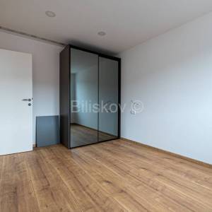 Prodaja,Mlinovi,dvojna kuća površine 152 m2,terasa,vrt,garaža,parking